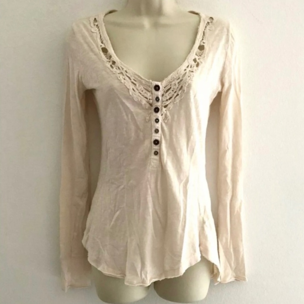 Free People XS We the Free distressed ivory henley top with crochet lace details